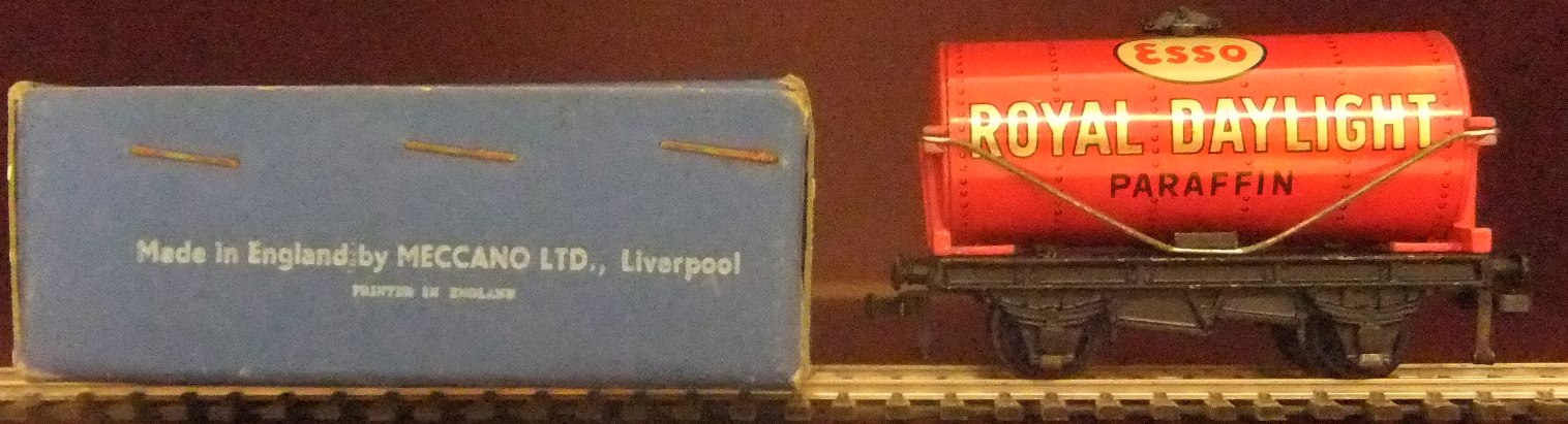 HD Royal Daylight tank wagon - Red