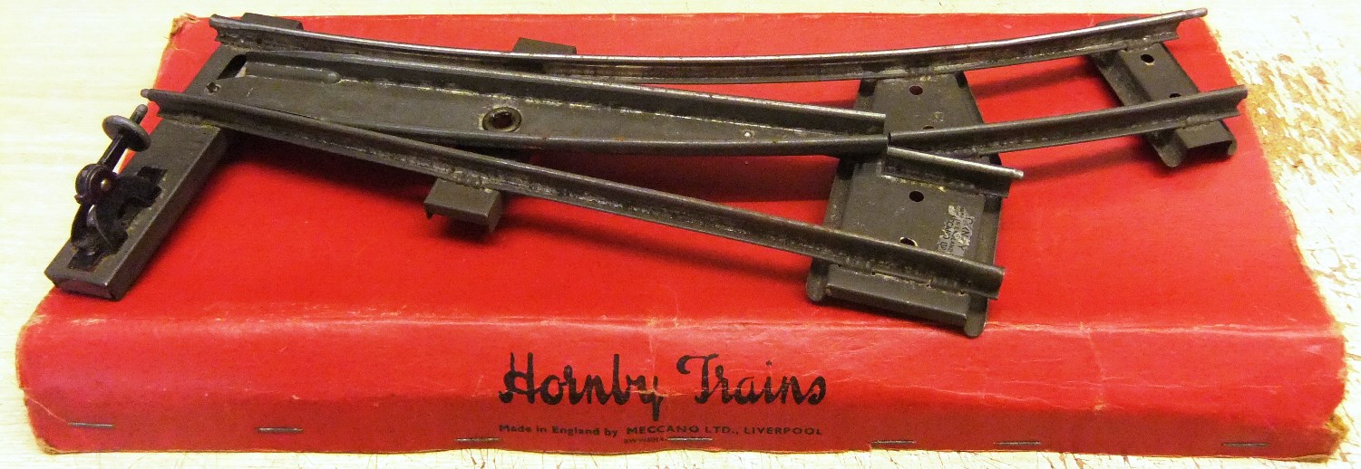 Hornby 0-gauge track = Left-hand point