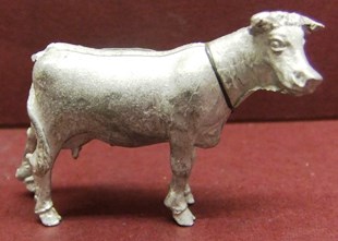 1:43 Bag of 1 Standing Cow (head attached) - Unknown Make
