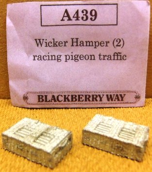 1:43 Blackberry Way Models = Wicker Hampers (Pigeon Traffic A439)