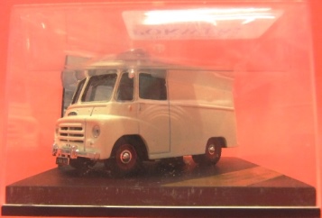 1:43 City Models Morris LD150 Van Cream & Maroon CV009C