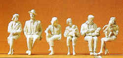 1:22.5 Seated figures x 6 - 3 with children UNPAINTED 