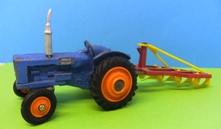 1:43 Corgi Fordson Power Major & Plough on a base